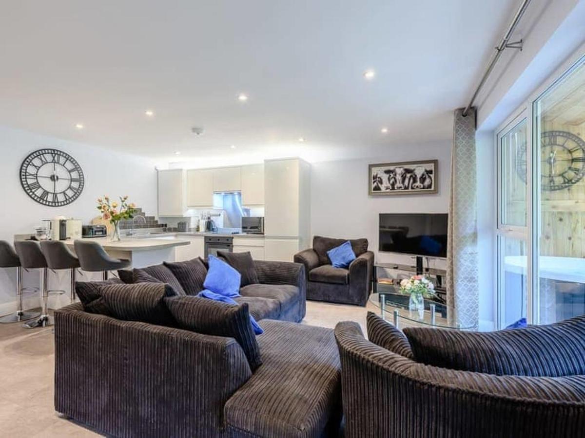 The Hideout, A Detached Lodge, Hot Tub, Heating, Wifi & Parking Long Bredy Exterior photo