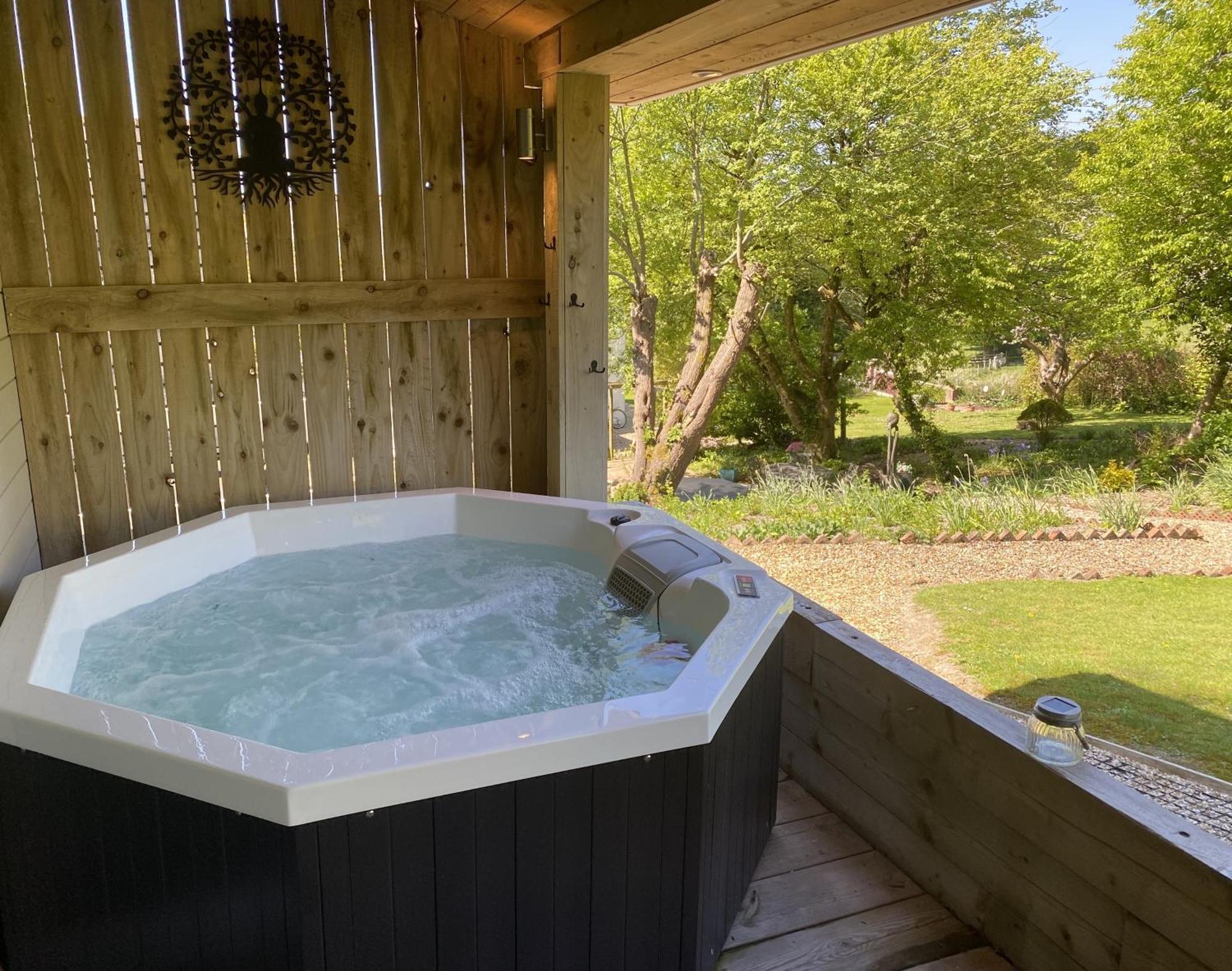 The Hideout, A Detached Lodge, Hot Tub, Heating, Wifi & Parking Long Bredy Exterior photo